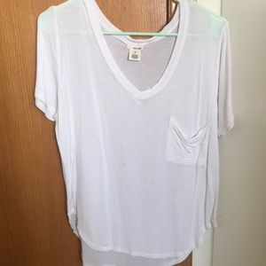 White shirt sleeve tee